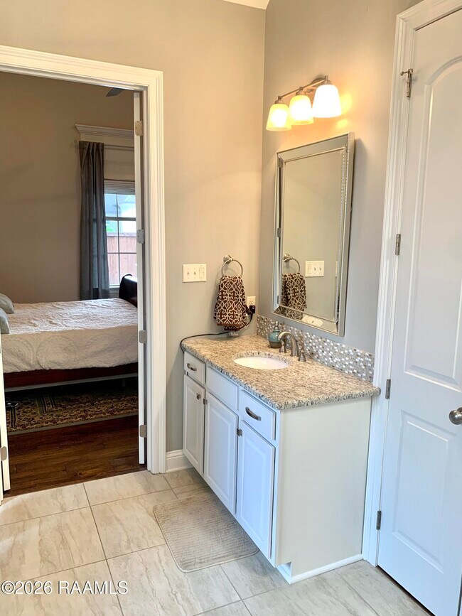 Building Photo - 200 Cypress View Dr