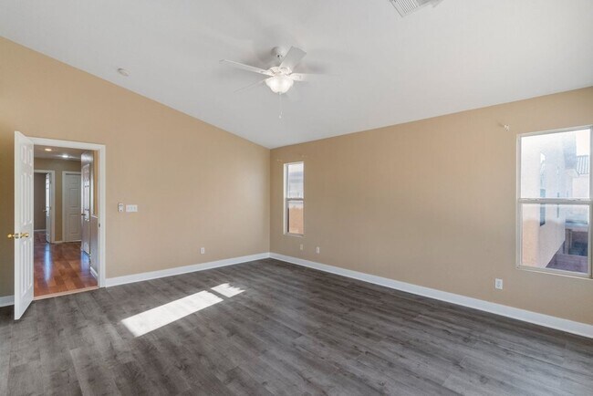 Building Photo - Beautiful 4 Bed 2.5 Bath Vaulted Ceilings,...