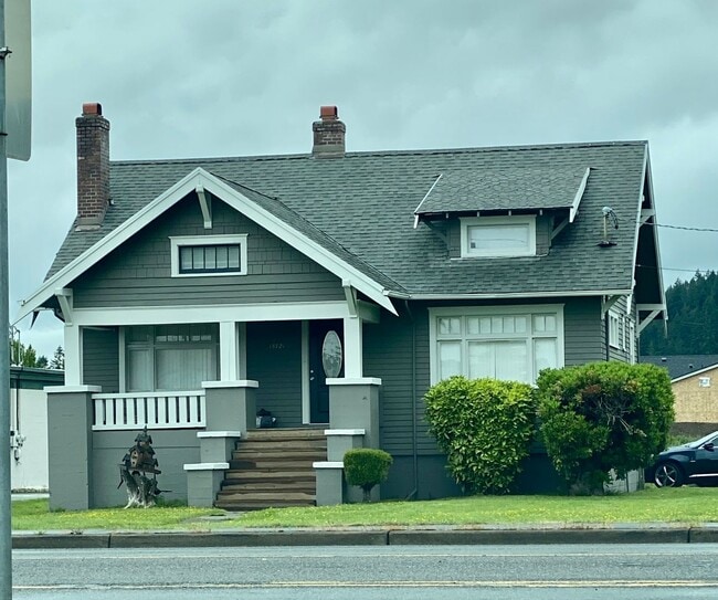 Building Photo - 15721 Main St E