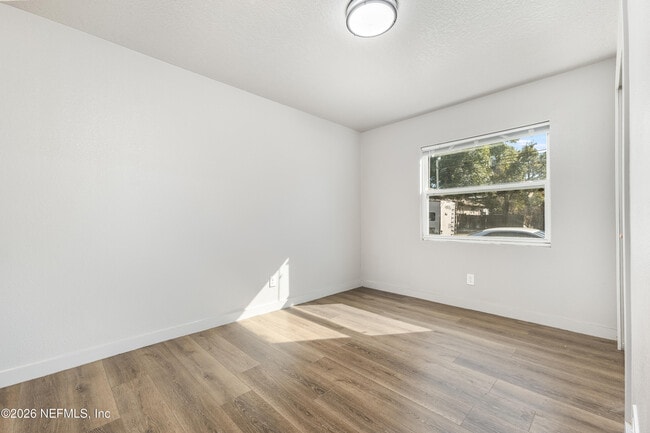 Building Photo - 231 E 16th St