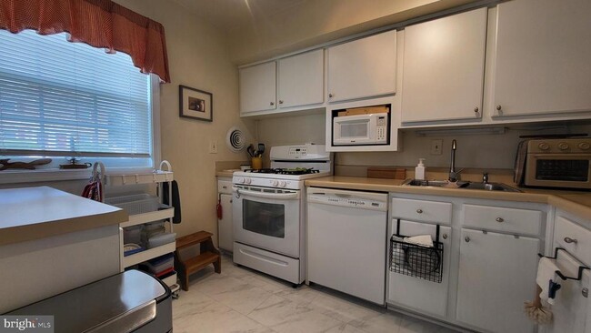 Building Photo - 11150 Rock Garden Dr