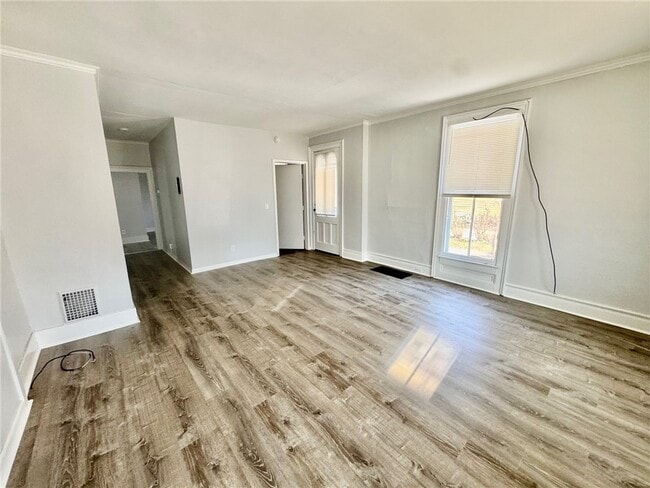 Building Photo - 113 W Main St