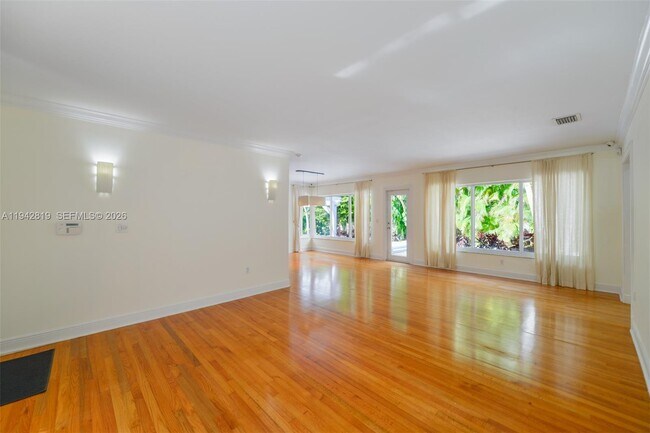 Building Photo - 911 Mariana Ave