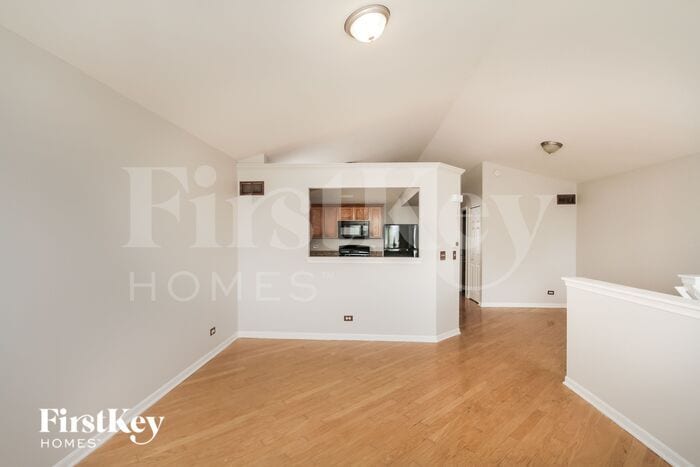Building Photo - 949 Symphony Dr