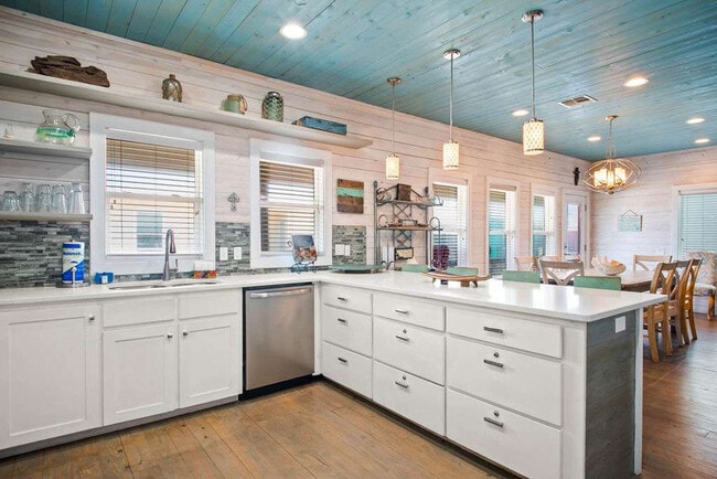 Building Photo - 2727 Eleventh Street-SI ID1023166P