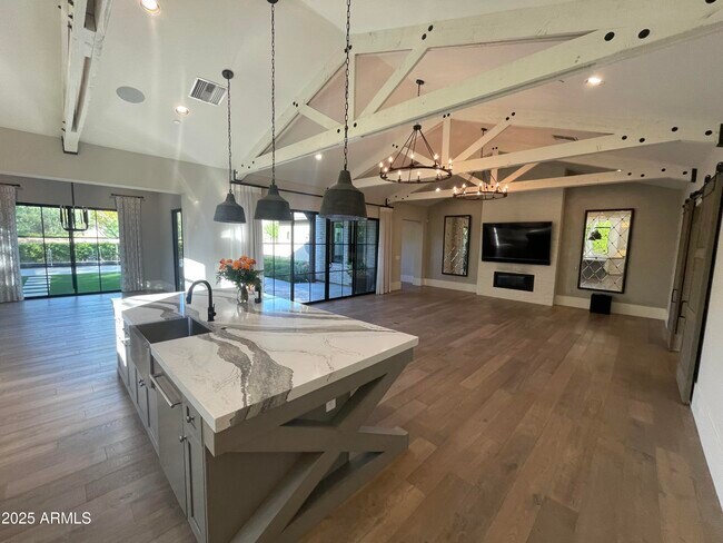 Building Photo - 10203 E Camelot Ct