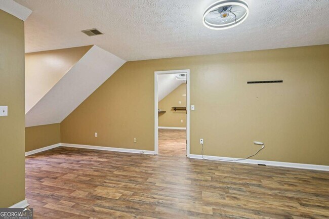 Building Photo - 7379 N Mitchell Ct