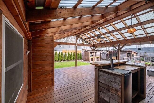 Building Photo - Charming 3-Bed 2 Bath Home with Spectacula...