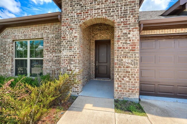 Building Photo - 580 Bradley Dr