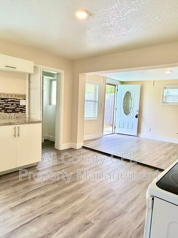 Building Photo - 30 Lemon Ln