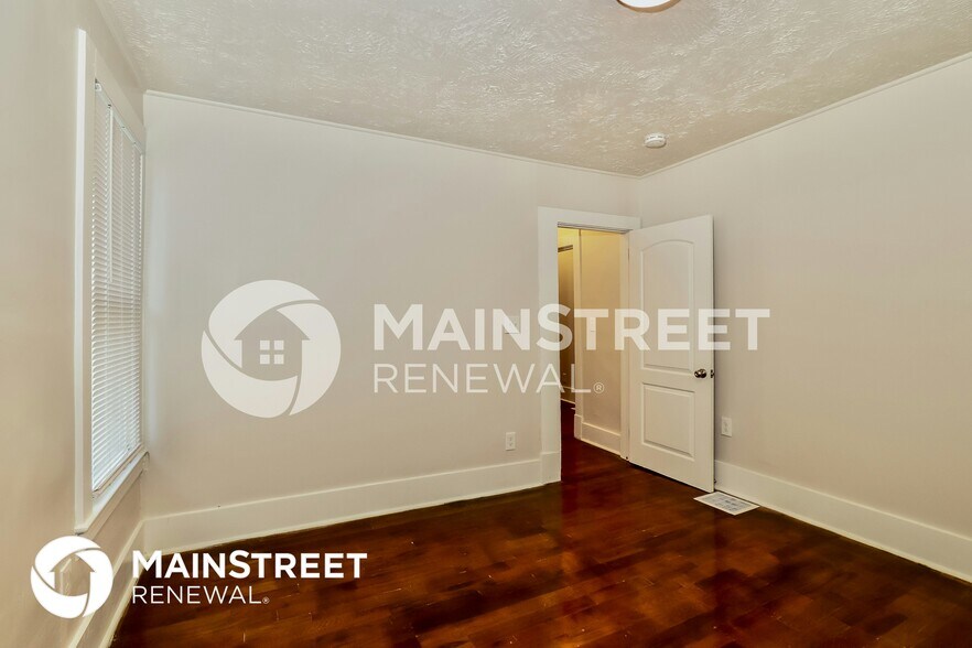 Building Photo - 3732 River Park Dr