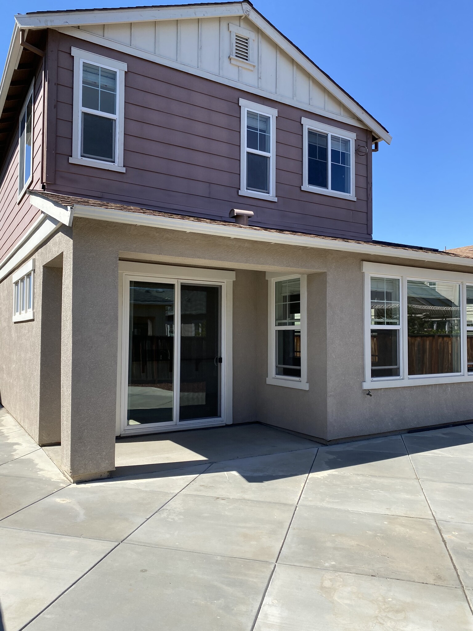 Building Photo - 830 San Bernardo Ln