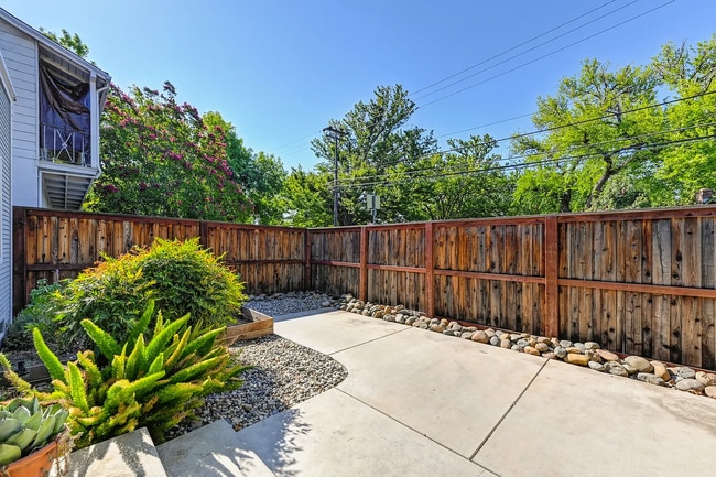 Building Photo - Renovated Duplex unit in the heart of Elmh...
