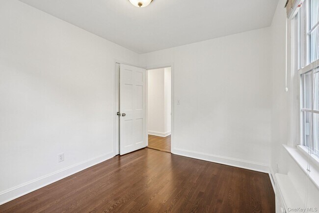 Building Photo - 71 Tamarack Rd