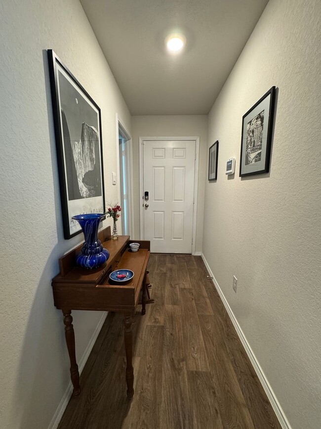 Building Photo - $300 OFF 1ST MONTH RENT IF YOU MOVE IN WIT...