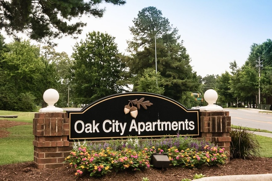 Building Photo - Oak City Apartments