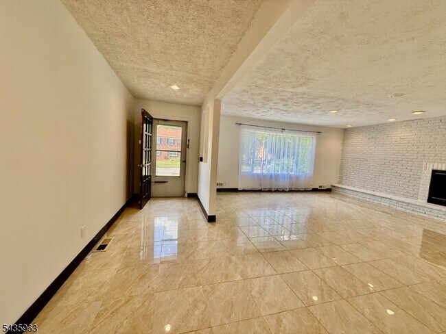 Building Photo - 65 Wabeno Ave