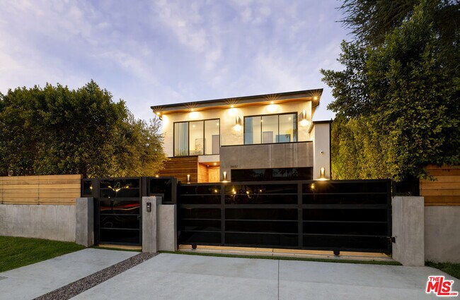 Building Photo - 14657 Addison St