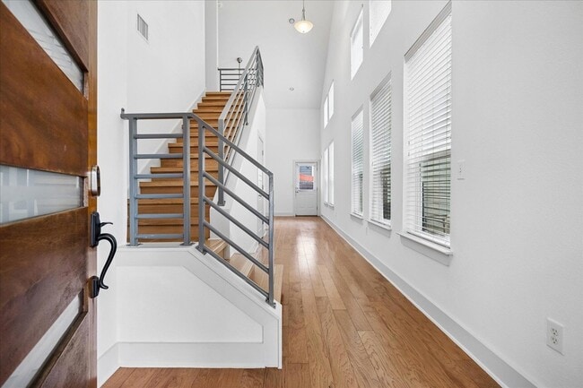 Building Photo - 7203 Bertram Ct