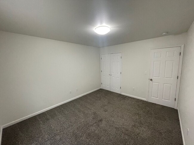 Building Photo - 4733-4739 W Adirondack Circle