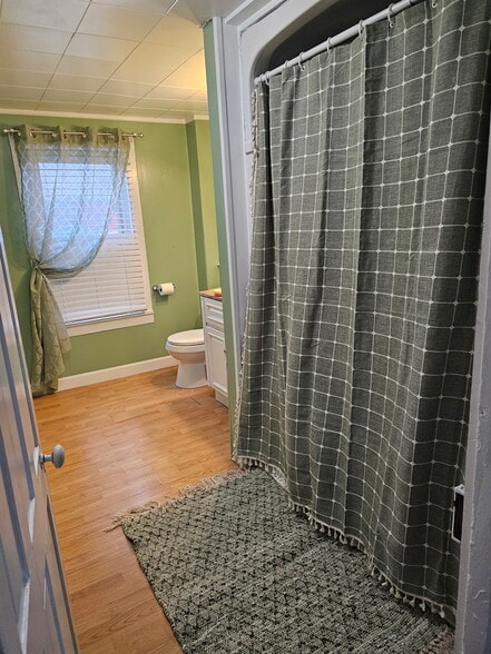 Building Photo - 512 Cemetery St