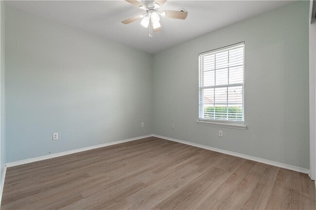 Building Photo - 1103 SW Apache Dr