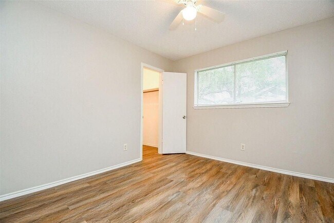 Building Photo - 11222 Broadsweep Dr