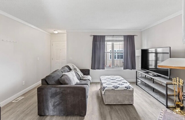 Building Photo - Charming Townhome for Rent in Timber Lake ...