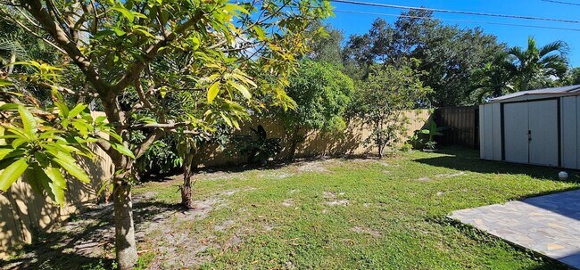 Building Photo - 3684 Pinehurst Dr