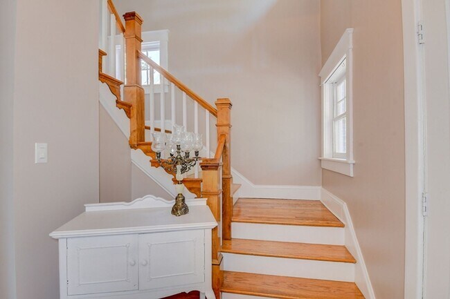 Building Photo - Beautiful Older home renovated for todays lifestyle