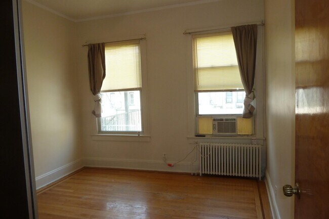 Building Photo - 824 Garden St