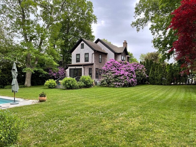 Building Photo - 81 Hampton St