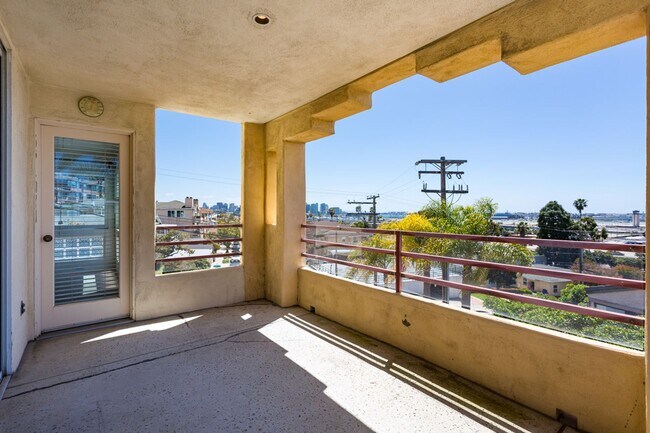 Building Photo - Mission Hills Condo with Stunning Views
