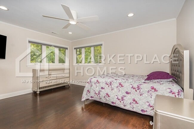 Building Photo - 13140 S 86th Ave