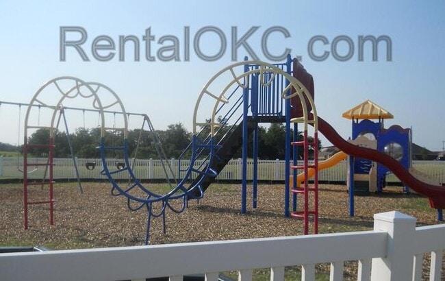 Building Photo - Great Liberty Trails 3 bed corner lot