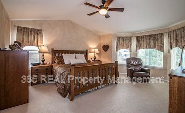Building Photo - 3371 New Castle Dr