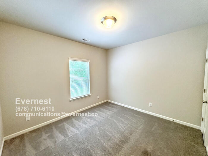 Building Photo - 144 Charolais Dr