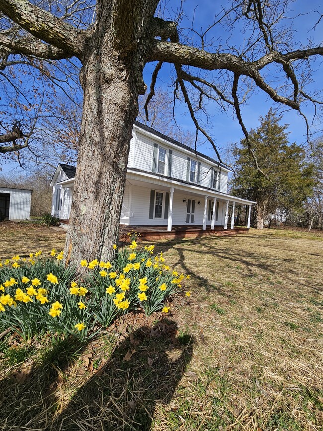 Building Photo - 359 Flat Rock Rd