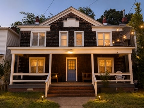 Building Photo - 1009 Jackson Ave