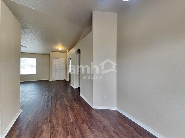 Building Photo - 868 Red Fern Dr