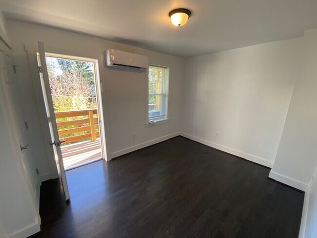 Building Photo - 212 W Hope Ave