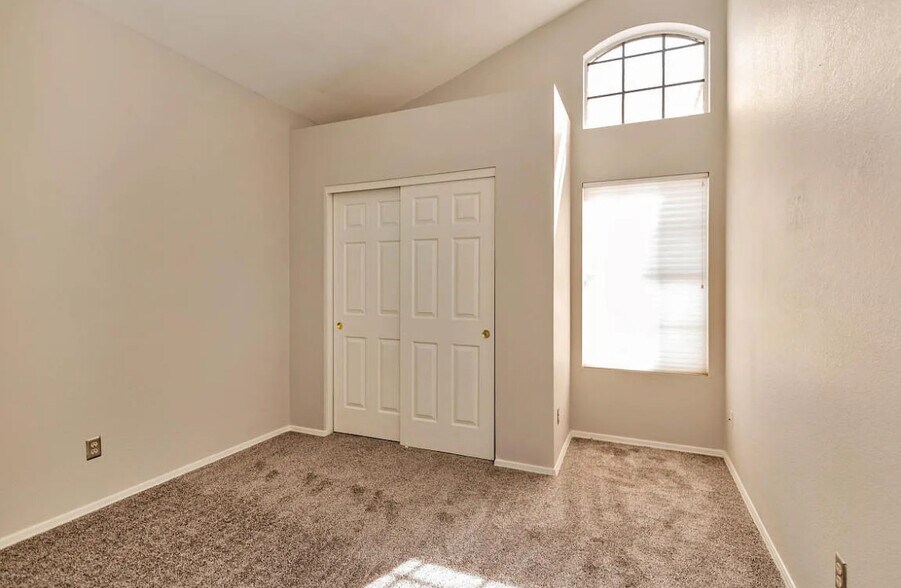 Second bedroom - 852 N Terrace Rd
