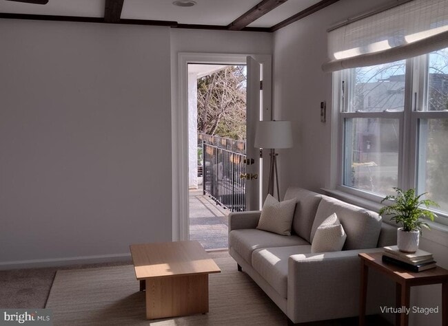 Building Photo - 131 N Main St