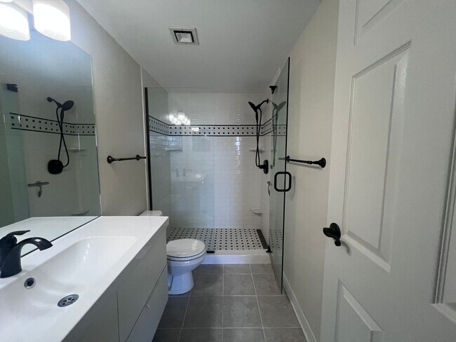 Building Photo - Downtown Grand Rapids condo overlooking th...