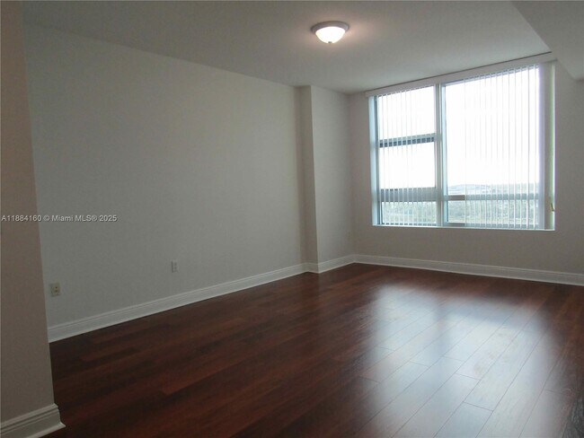 Building Photo - 2641 N Flamingo Rd