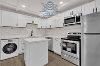 Building Photo - 325 N 17th Dr