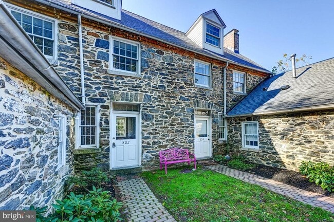 Building Photo - 802 Oella Ave