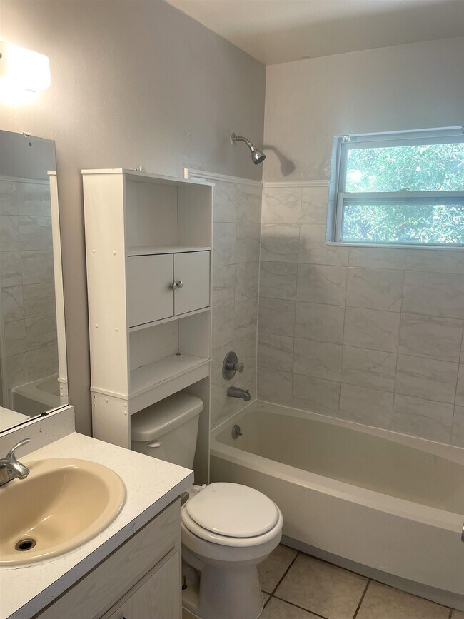 Building Photo - 790 Bahia Dr
