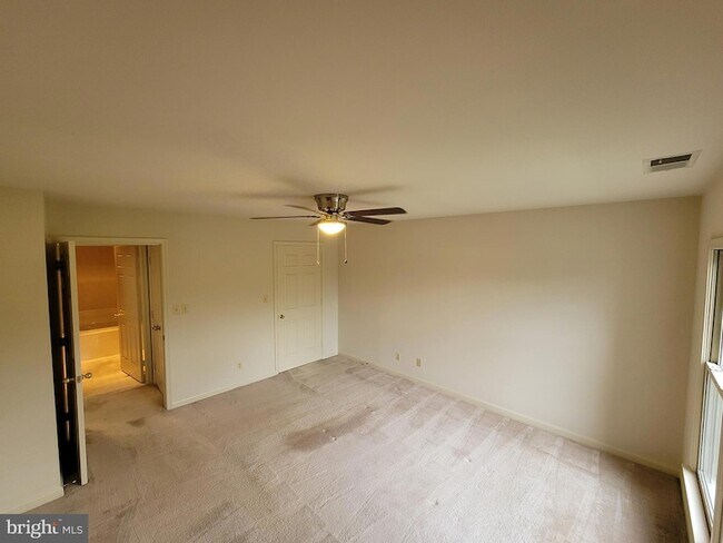 Building Photo - 605 Admiral Dr