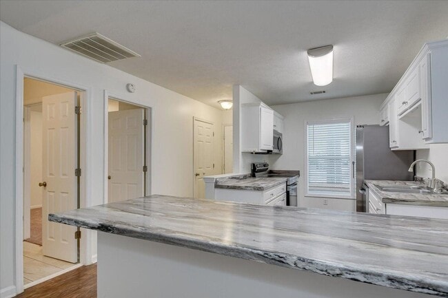 Building Photo - 8041 Reagan Cir